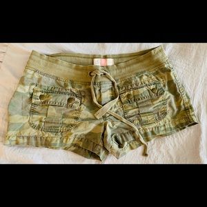 💚 Women’s Camouflage shorts! 💚